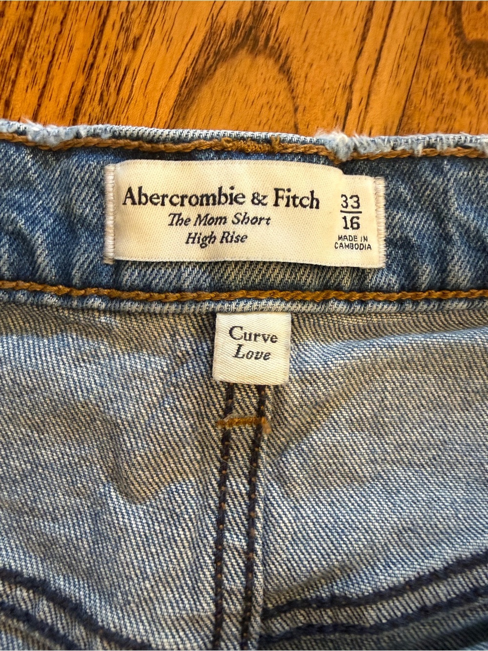 Abercrombie Curve Love Mom High Rise Distressed Denim Shorts Size 33/16 *read - Picture 2 of 4